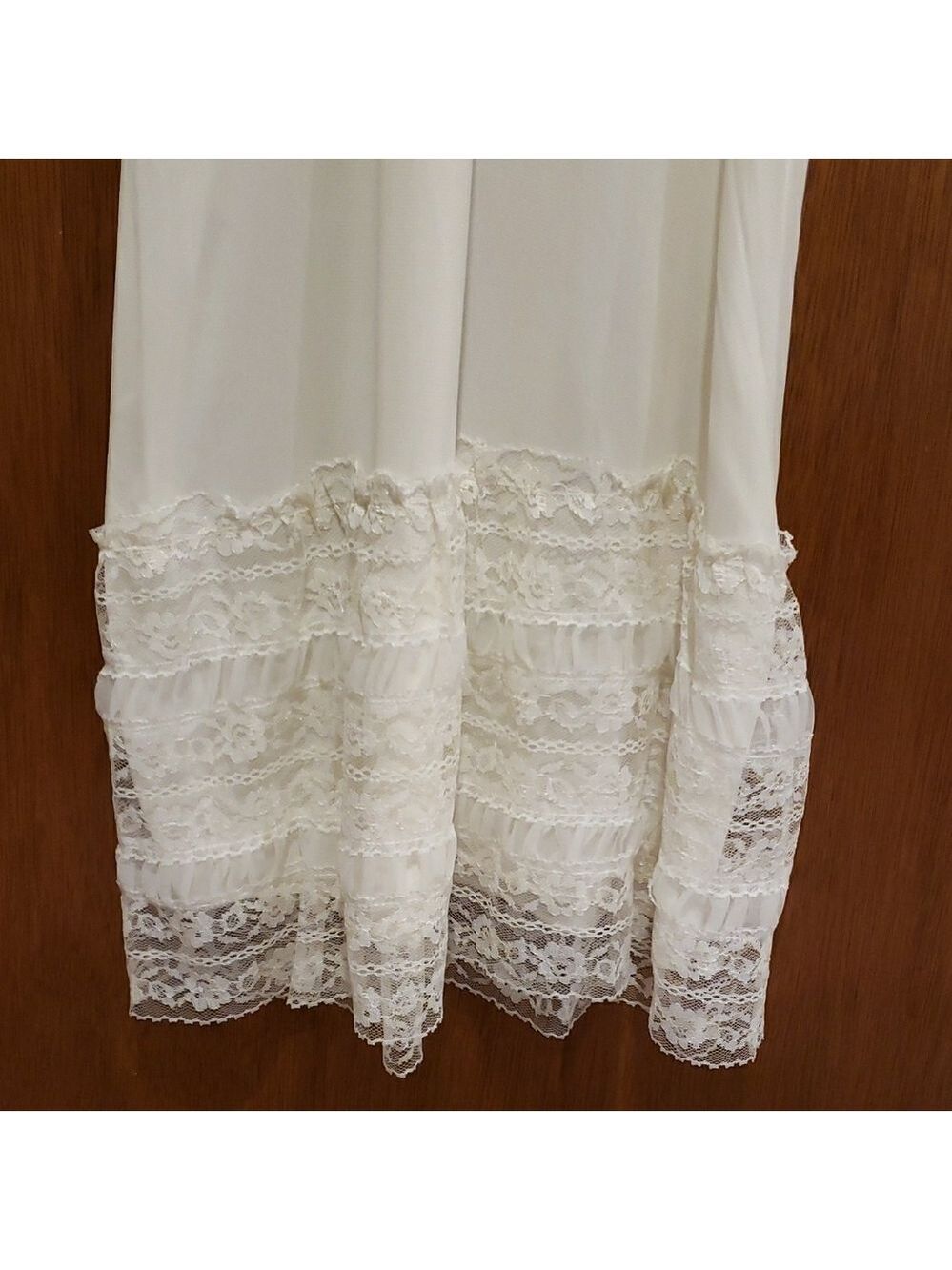 Elegant Vintage Cream/White Lace Slip - Picture 4 of 13